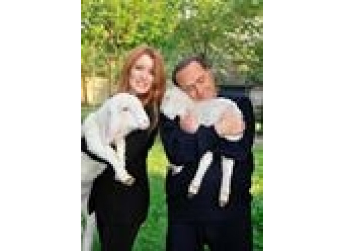 Berlusconi con Vittoria Brambilla e gli agnelli Berlusconi con Vittoria Brambilla e gli agnelli